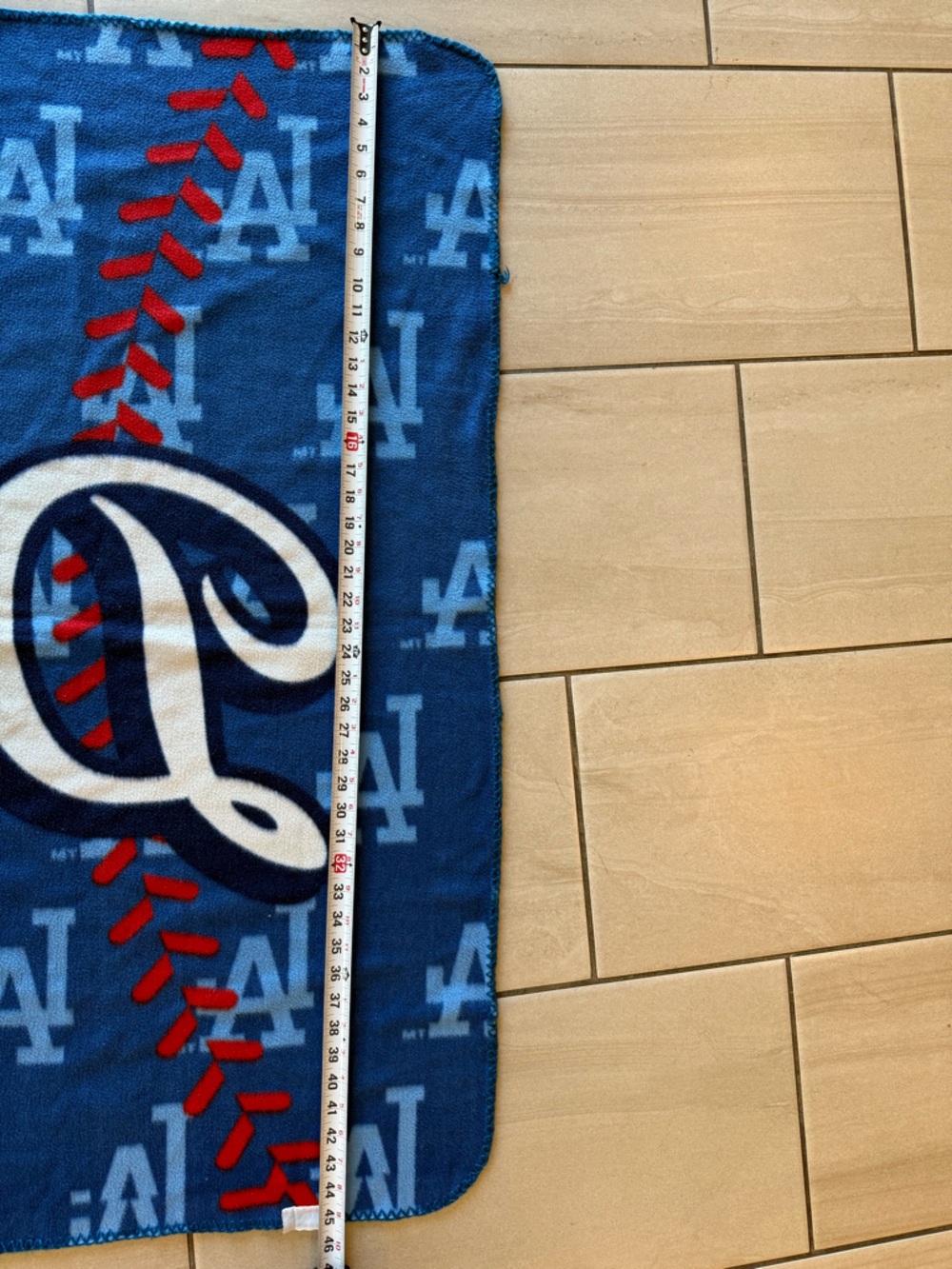 Navy Blue Los Angeles Dodgers Fleece Throw Blanket - Picture 4 of 5